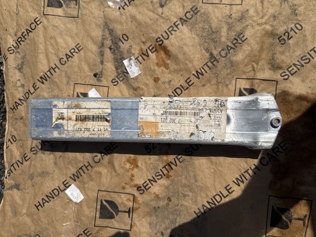BMW 51117302521 Кронштейн усилителя переднего бампера в наличии Украина
