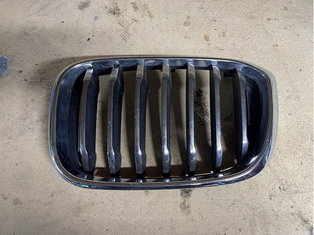 Решетка радиатора левая 51137478669 BMW