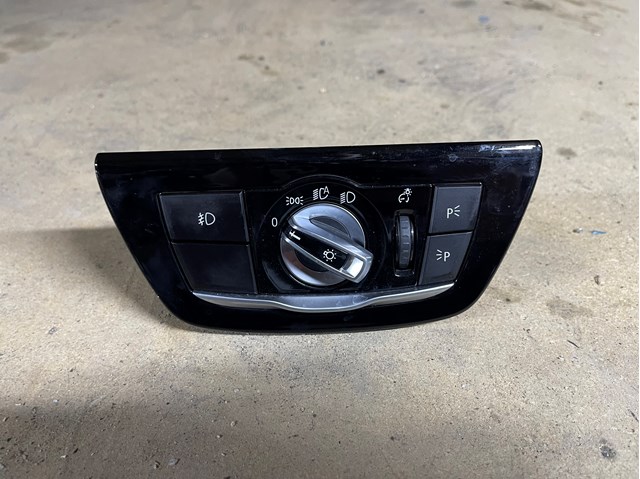 Переключатель света фар на "торпедо" 61316841881 BMW
