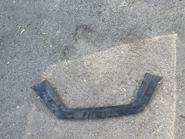 Накладка бампера переднего, центральная 622785HK0A NISSAN