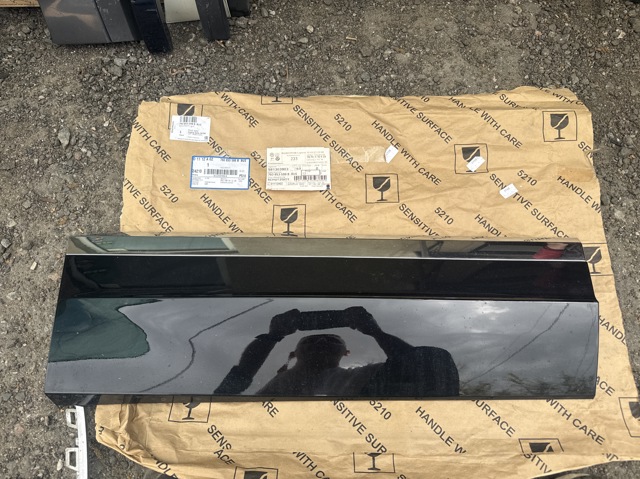 Накладка двери задней правой нижняя 760854950F VAG