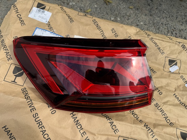 Фонарь задний 760945207 VAG