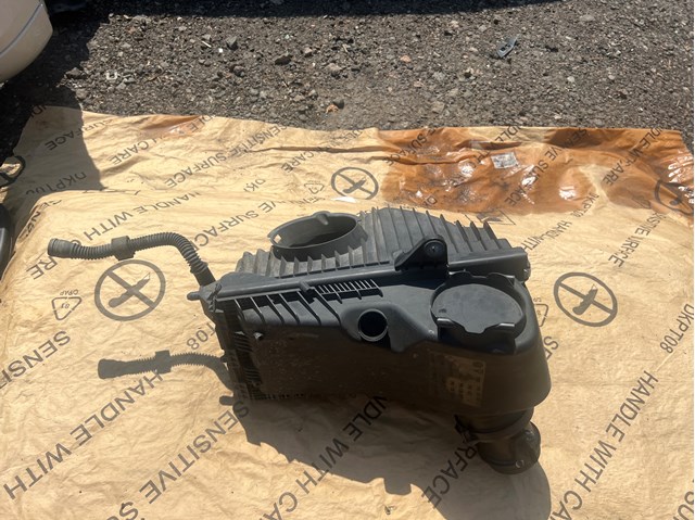 Корпус воздушного фильтра в сборе 7P0129601 VAG