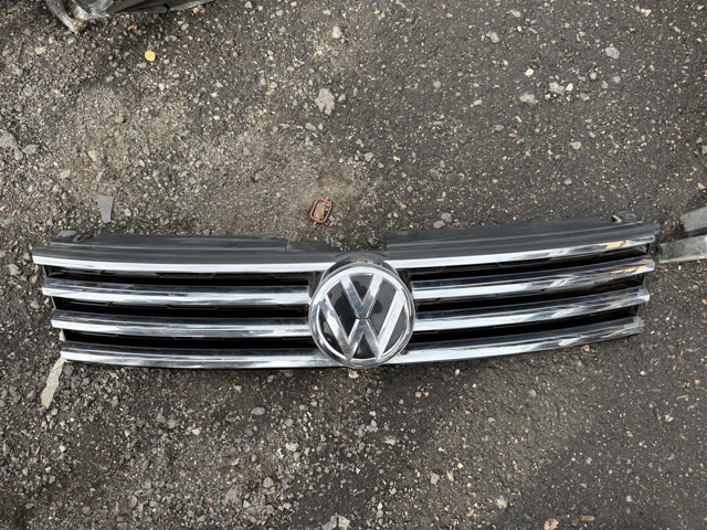 Решетка радиатора 7P6853651L VAG
