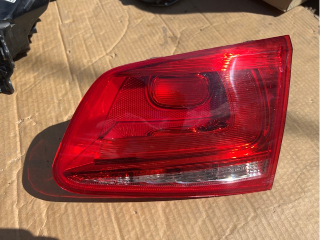 Фара задняя правая внутренняя 7P6945094B VAG