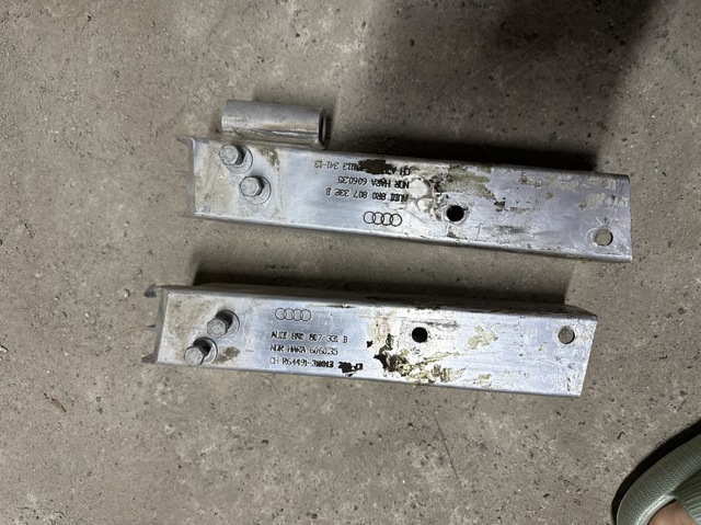 Кронштейн усилителя заднего бампера 8R0807331B VAG