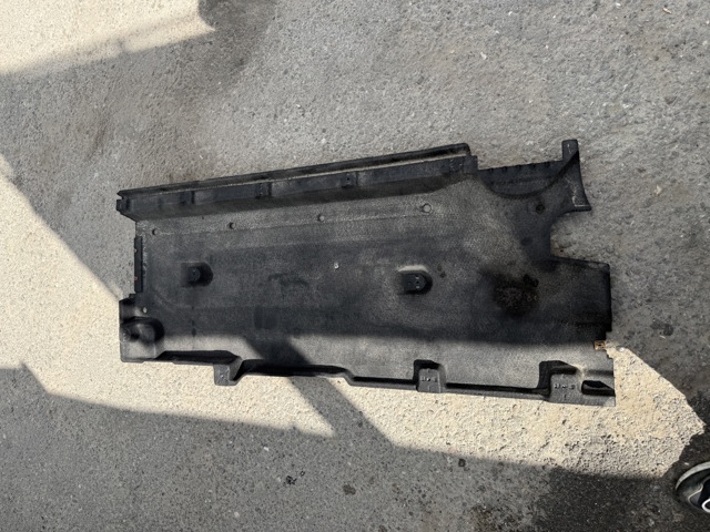 Защита днища, левая 8U0825207 VAG