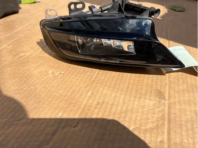 Противотуманка левая 8V0941699B VAG