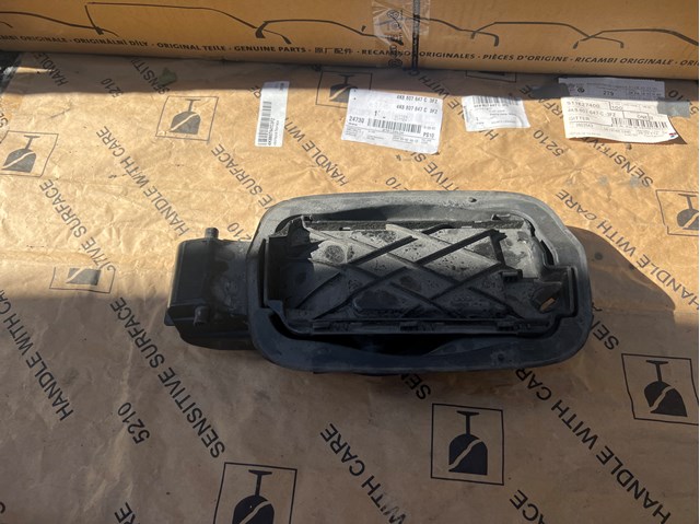 Дверка бензобака 8V5809906 VAG
