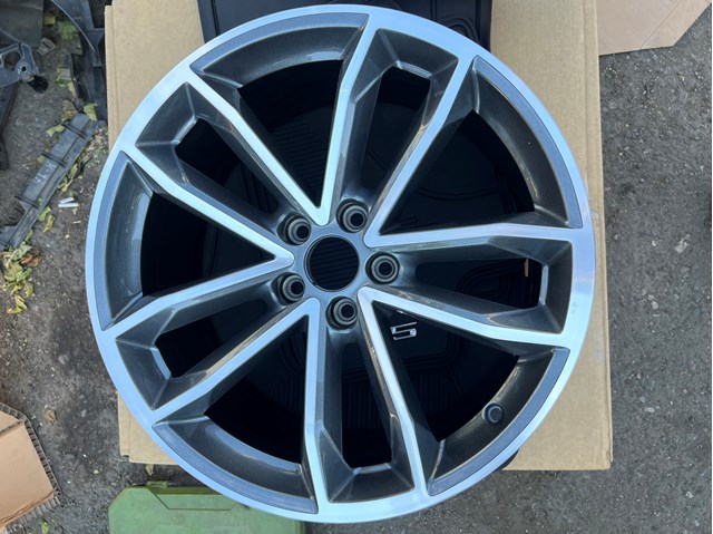 Диски на авто 8W0601025DF VAG