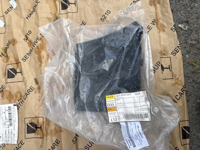 Накладка переднего правого крыла 9J1854522G2X PORSCHE