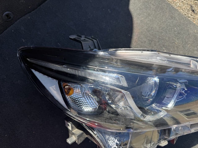 MAZDA GMG551031E Правая фара в наличии Кривой Рог
