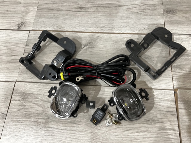 Противотуманка левая 261558990D NISSAN