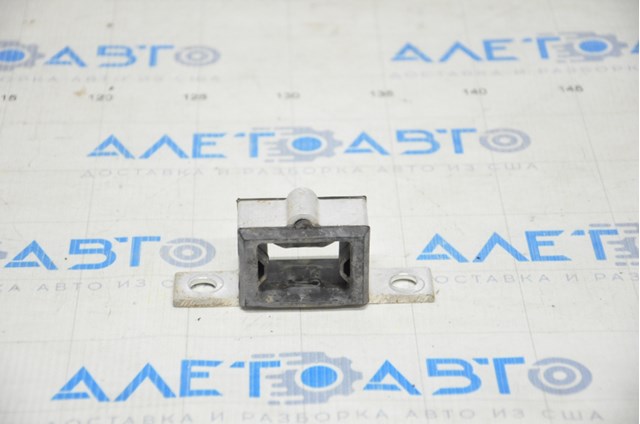 Кронштейн диффузора левый tesla model 3 18- с резинкой 145187800A
