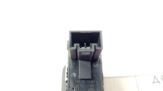 Управление стеклоподъемником задним правым vw passat b8 16-19 usa черное, с накладкой, auto 5K0959855XSH