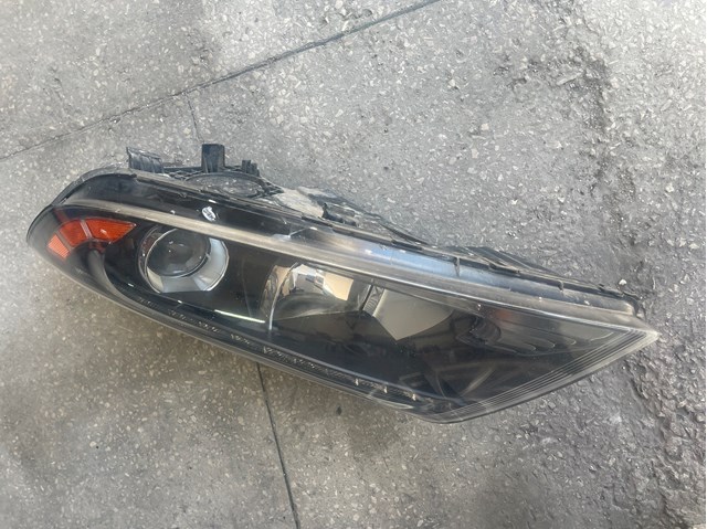 921014U620 HYUNDAI Левая фара купить в Николаев