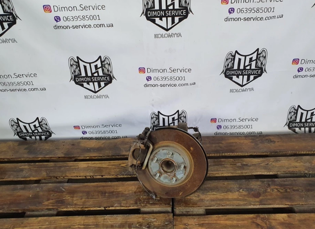 Кулак поворотный правый 68200070AB CHRYSLER