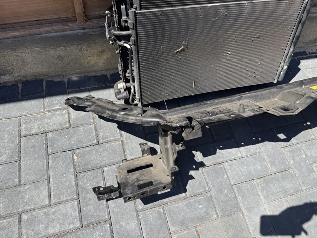 LAND ROVER LR075358 Радиатор кондиционера в наличии Львов
