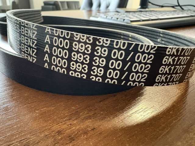 MERCEDES A0009933900 Ремень генератора в наличии Украина