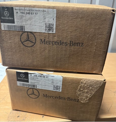 Подушка (опора) двигателя, левая A1662406017 MERCEDES