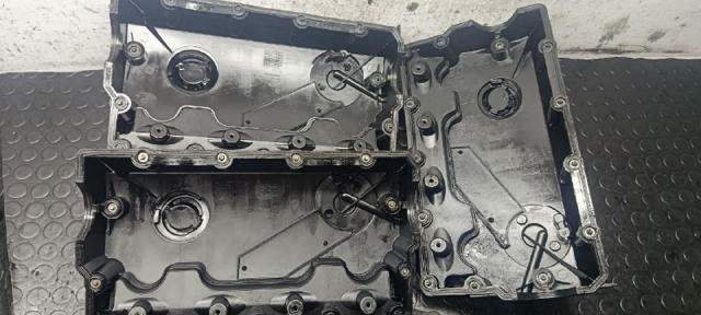 VAG 038103469 Крышка клапанная в наличии Львов