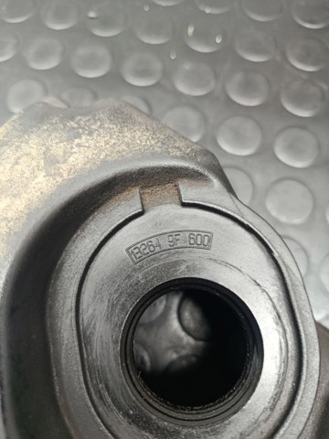 Крышка клапанов 132649F600 NISSAN