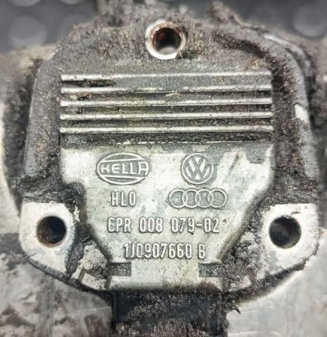 Датчик уровня масла двигателя Volkswagen Golf 4