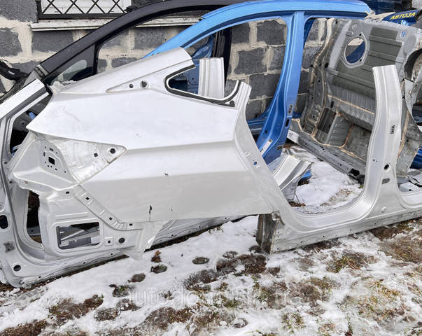 HONDA 04636TRTA00ZZ Крыло заднее правое в наличии Ужгород