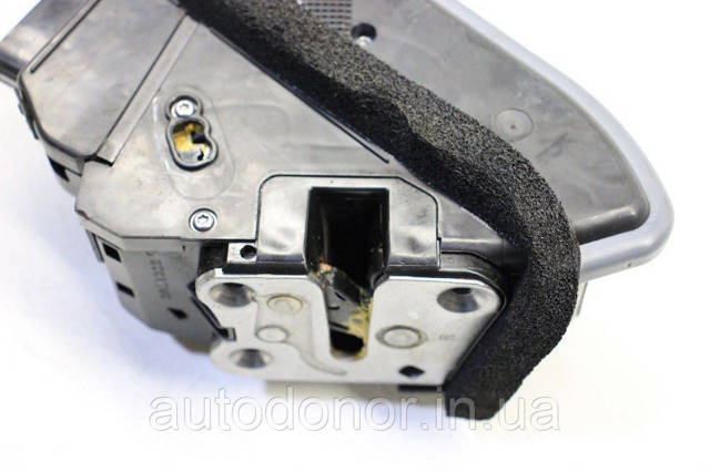 825003NF0A NISSAN Замок двери задней правой купить в Ровно