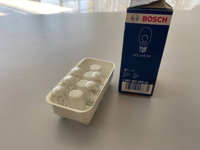 Лампочка накаливания 1987302205 BOSCH