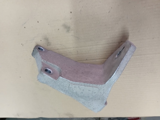 Кронштейн подушки (опоры) двигателя, правой 112323NF0A NISSAN