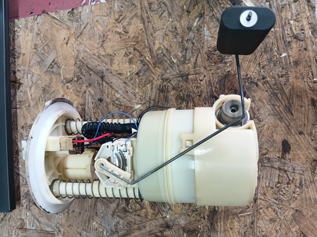 Топливный насос погружной электрический 17040CB000 NISSAN