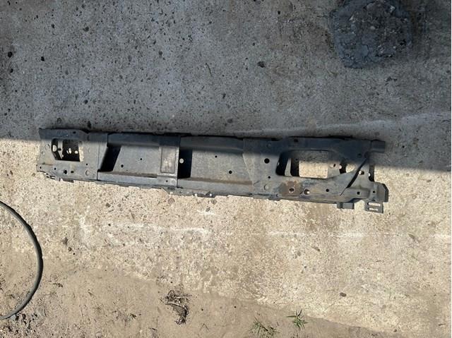 Усилитель переднего бампера  Volkswagen Golf 3