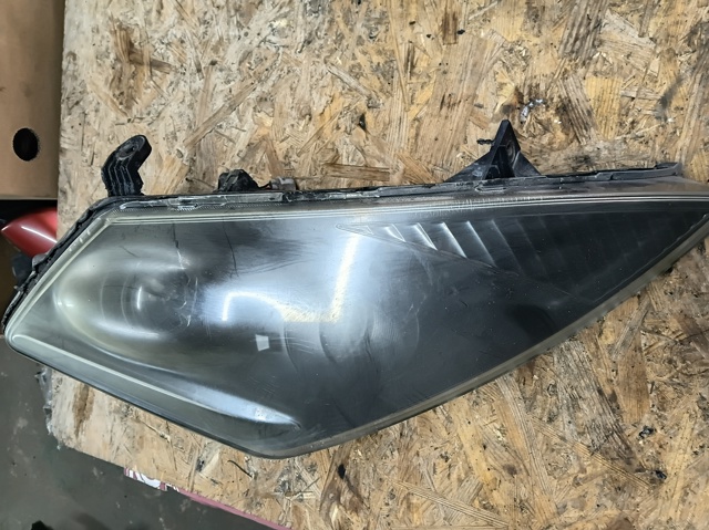 Фара передняя правая 26010CC025 NISSAN