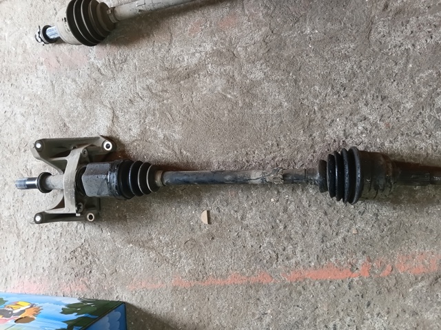 Привод правый 391003NF2A NISSAN
