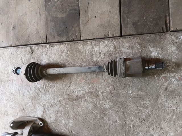 Левая полуось 391013NF2A NISSAN