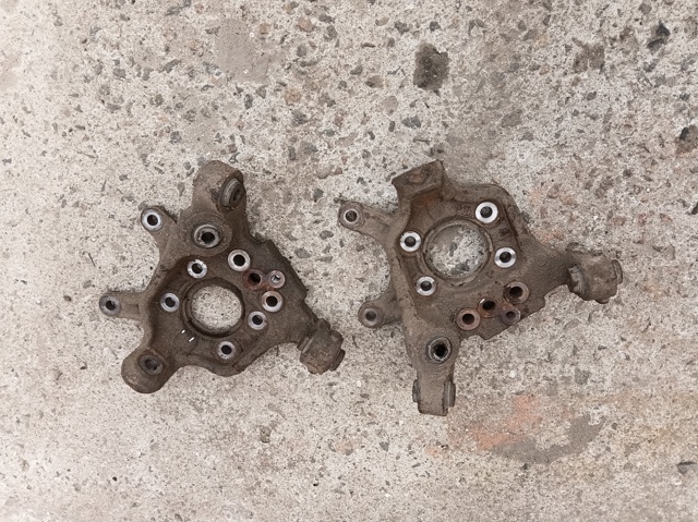 Цапфа поворотная левая 43019CN200 NISSAN