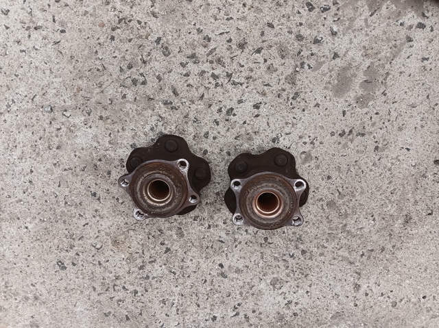 Ступица заднего колеса 43202CA000 NISSAN