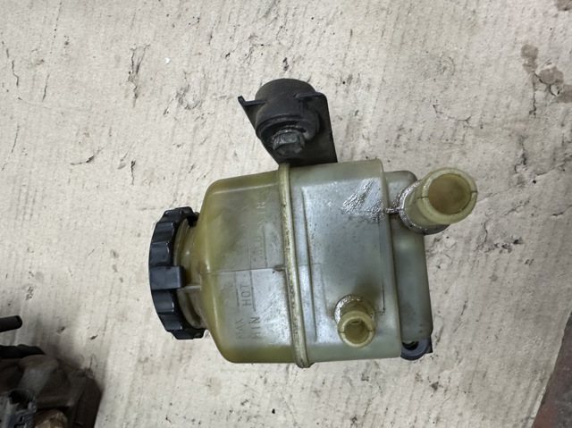 Бачок и трубопроводы 4436033020 TOYOTA