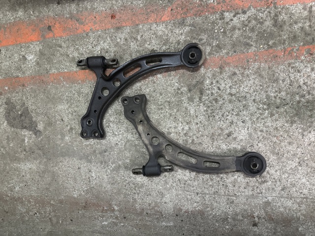 Рычаг передний нижний левый 4806933030 TOYOTA