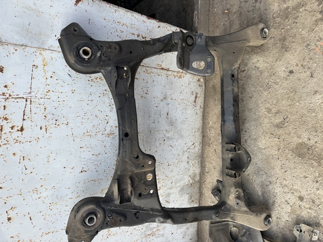 Передняя балка 5110033030 TOYOTA