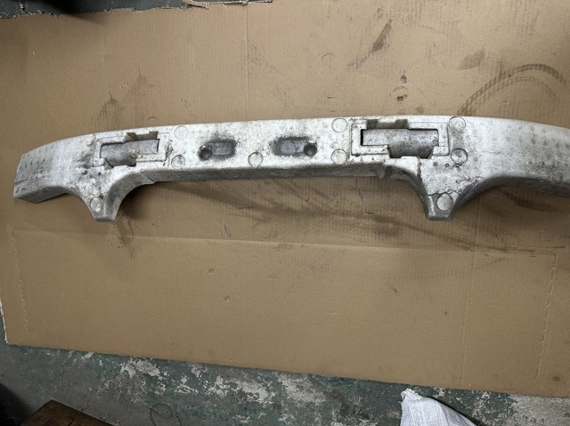 Энергопоглотитель переднего бампера 5261133060 TOYOTA