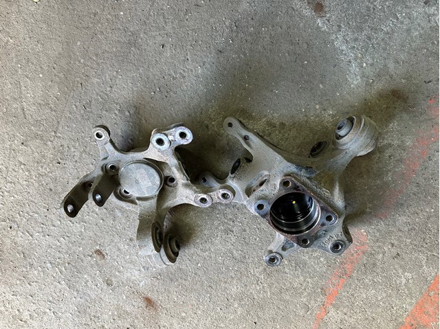 Цапфа поворотная левая 527103S111 HYUNDAI