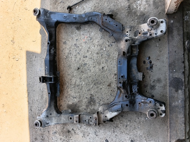 Балка передней подвески 54400CA001 NISSAN