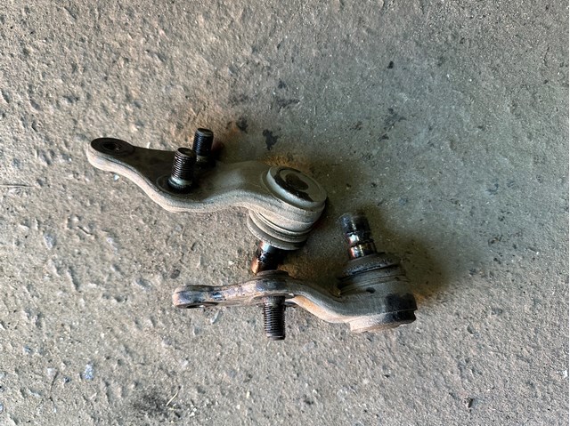 Нижняя шаровая опора 545302T010 HYUNDAI