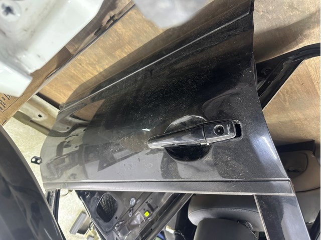 Пассажирская передняя дверь 5700A168 MITSUBISHI