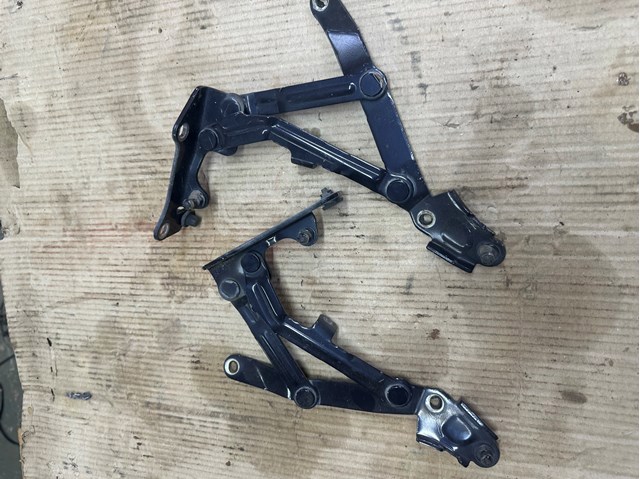 Петля крышки багажника 5923A014 MITSUBISHI