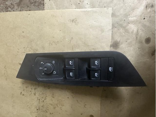 Кнопочный блок управления стеклоподъемником передний левый  	5G0959857D 