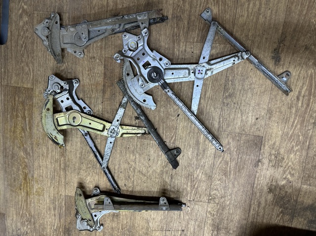 Механизм стеклоподъемника двери передней, правой 6980133010 TOYOTA