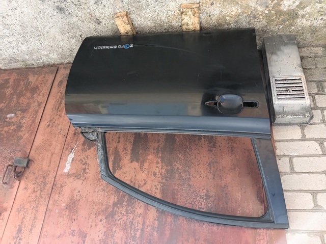 Пассажирская передняя дверь 801003NF0A NISSAN